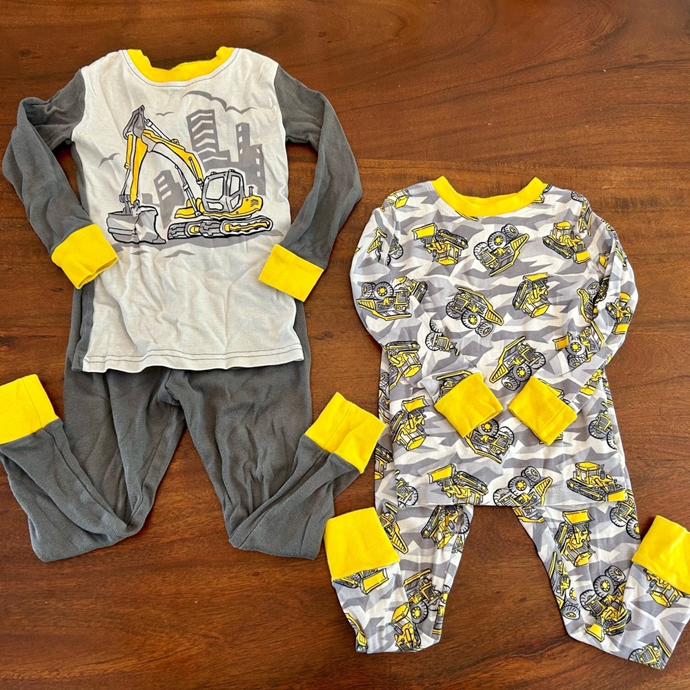 3T Kirkland Construction Themed Pajama Set - Gray and Yellow